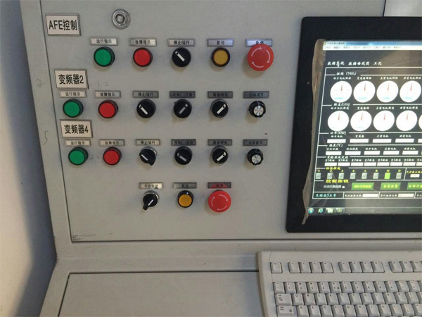 蓄电池模拟器